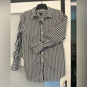 Talbots women’s Lp black/white boyfriend shirt.